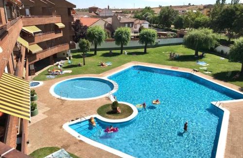 Villamanan Apartment | BaruHaus duplex piscina y parking