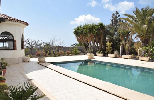 Granadilla de Abona House | Beautiful holiday home in San Isidro with pool