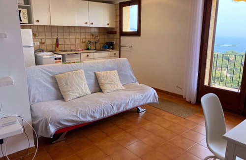 Calella de Palafrugell Apartment | Beautiful studio in Calella de Palafrugell with sea views!