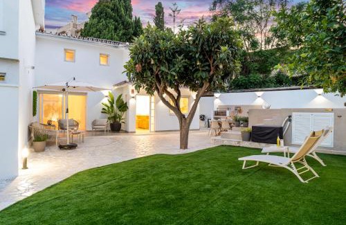 Benalmadena Costa Villa | Benalmadena Beach Villa-Luxe new 5BR heated pool & BBQ kitchen at prime location near Puerto Marina & Beach