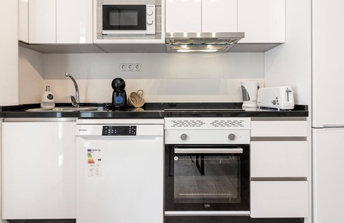 La Trinidad Apartment | Bright 4BR Apartment in the Heart of Malaga with Patio - Near Carmen Thyssen Museum