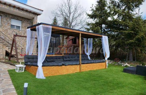 Peguerinos Cottage | Cabin ∙ 14 bedrooms ∙ 16 guests