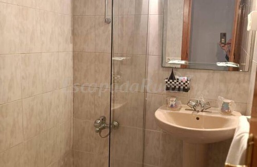 Fuentes de Ebro Cottage | Cabin ∙ 17 bedrooms ∙ 2 guests