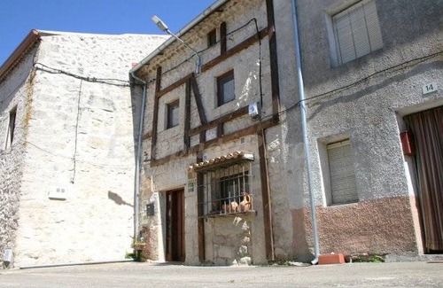 Cogeces del Monte Cottage | Cabin ∙ 7 bedrooms ∙ 5 guests