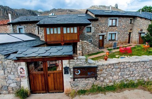 Villafeliz de Babia Cottage | Cabin Rincones between Babia and the moon for 4 people