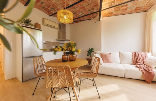 Eixample Apartment | Calderers La Serp - Holiday Apartment Rental Girona | Bravissimo