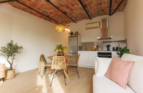 Eixample Apartment | Calderers La Serp - Holiday Apartment Rental Girona | Bravissimo