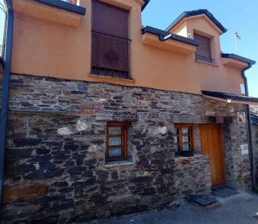 San Cristobal de Valdueza House | Casa de Abril 1