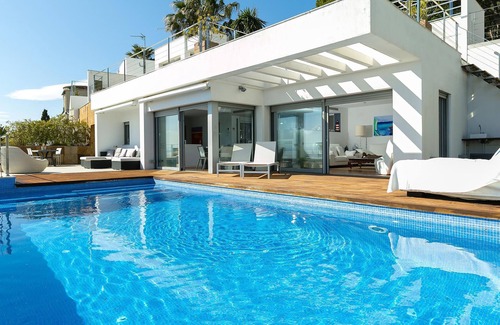 Almadraba-Canyelles House | CASA DIAZ PACHECO -Magnífica casa en Almadrava con piscina privada.