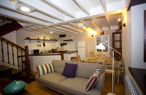 Pilona Hostel | Casa Rural EL Balcón DEL Hórreo Para 6 Personas EN Piloña