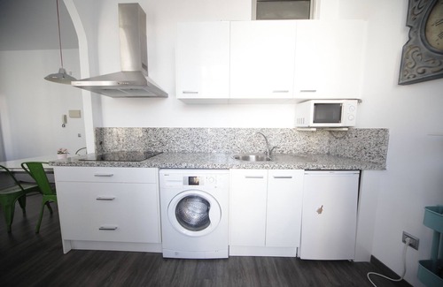 Centro Apartment | Charming 1 BR Apartment in Málaga Historical Center, WIFI and balconies (4p)