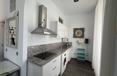 Centro Apartment | Charming 1 BR Apartment in Málaga Historical Center, WIFI and balconies (4p)
