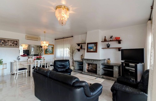 Lloret de Mar Villa | Club Villamar - Groups with an average age equal to or less than 21 years are not allowed!