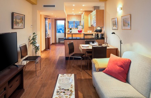 Fuengirola Apartment | Comfortable, contemporary and tranquil flat with sea views in the centre of town