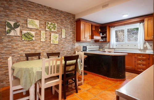 Cazorla House | Country House 'La Casa De La Piscina' with Mountain View, Wi-Fi and Air Conditioning