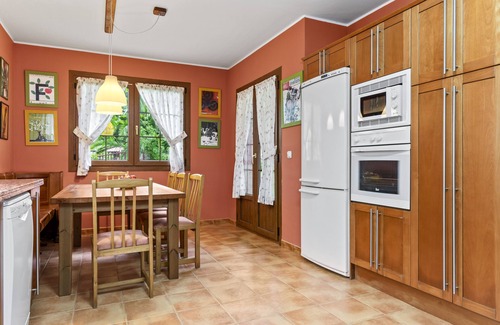La Riera House | Country House 'Sildavia' with Mountain View, Private Terrace and Wi-Fi