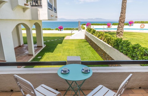L'Escala Apartment | Diana: Apartment with communal pool, garden and sea views