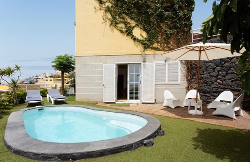 Acoran House | Duplex Acorán with pool and sea view