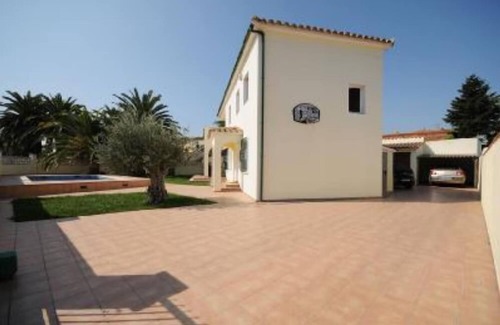 Empuriabrava House | Empuriabrava: Luxury House with garden