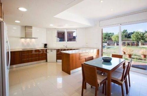 Sant Andreu de Llavaneres Cottage | Cabin ∙ 13 bedrooms ∙ 23 guests