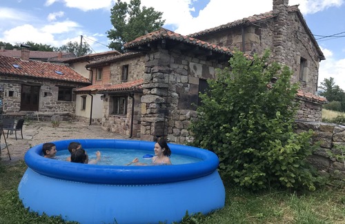 Valberzoso Cottage | Fantastic rural house "La Hornera de la Abuela"