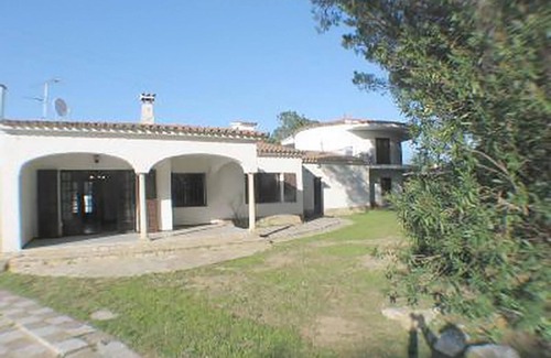 L'Escala Villa | FRANCIAC: Cosy house with a large community pool and garden