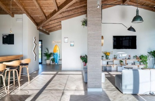 Ribamontan al Mar Hostel | Hermosa Cabaña de Surf Cerca de la Playa de Langre
