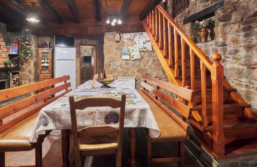 Noceda House | Holiday Home 'Casa Rural Abuelo Jose' with Mountain Views, Private Pool and Wi-Fi
