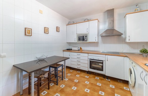 Valdemorillo House | Holiday Home 'El Bolero De Brasal' with Private Pool, Wi-Fi and Air Conditioning
