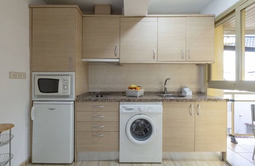 Torremolinos City Centre Apartment | Holiday Home in Torremolinos by Playa Carihuela
