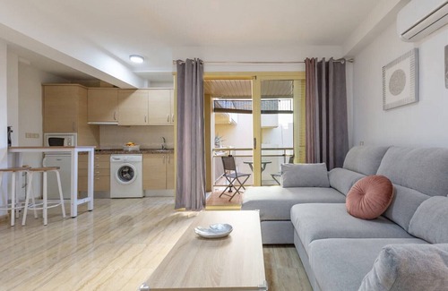 Torremolinos City Centre Apartment | Holiday Home in Torremolinos by Playa Carihuela
