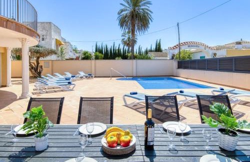 Empuriabrava House | Holiday Home Requesens by Interhome