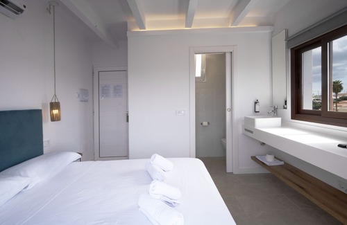Cala en Porter Hostel | Hostal Castell de Lô
