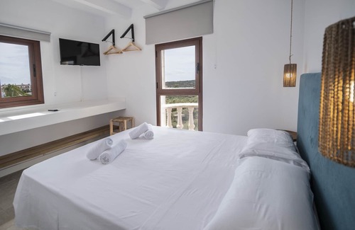 Cala en Porter Hostel | Hostal Castell de Lô