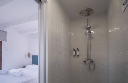 Cala en Porter Hostel | Hostal Castell de Lô