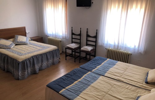 Villasabariego Hostel | Hostal El Delfin Verde