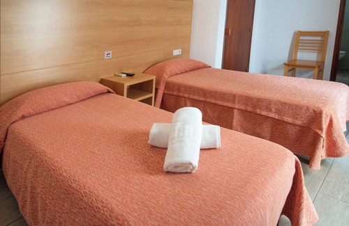 Sant Antoni de Portmany Hostel | Hostal Montaña