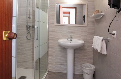 Sant Antoni de Portmany Hostel | Hostal Montaña
