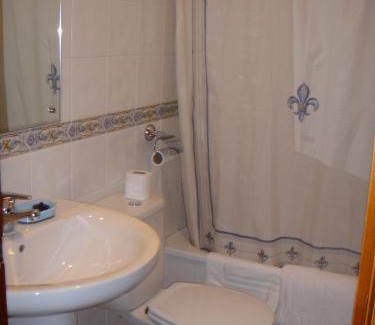 Cervera de Pisuerga Hostel | Hostal Pineda