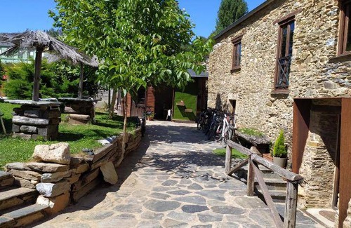Triacastela Hostel | Hostel ∙ 3 guests
