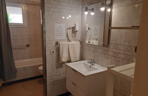 L'Escala Hotel | HOTEL RIOMAR