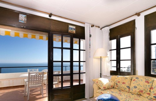 Almadraba-Canyelles Apartment | JOAN MARGARIT 3-A - Apartment in Puig Rom (Roses) with communal pool and beautiful sea views.