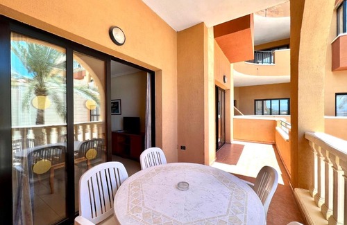 San Miguel de Abona Apartment | Junior Suite with Wifi, AC and pool, well connected in the South of Tenerife