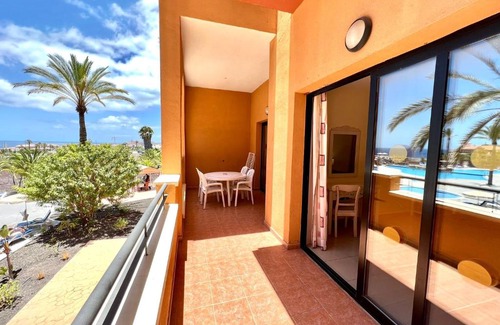 San Miguel de Abona Apartment | Junior Suite with Wifi, AC and pool, well connected in the South of Tenerife
