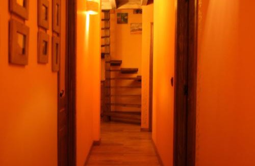 Condemios de Abajo House | La Casa de los Gatos