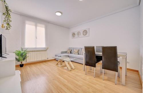 Logrono Apartment | La Ribera by Clabao