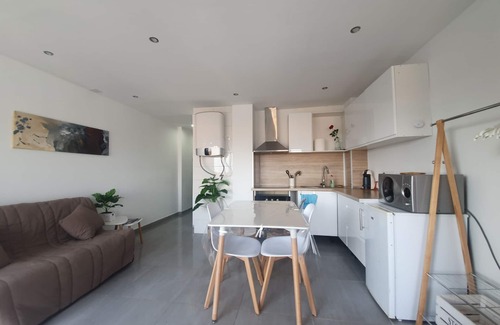 Empuriabrava Apartment | Large air-conditioned beachfront studio up to 4 people close to shops