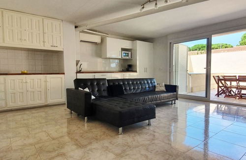 L'Escala House | Magnificent private pool villa with free wifi near the beach