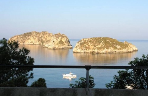 Santa Ponsa Villa | Modern villa with pool and sleeps 8