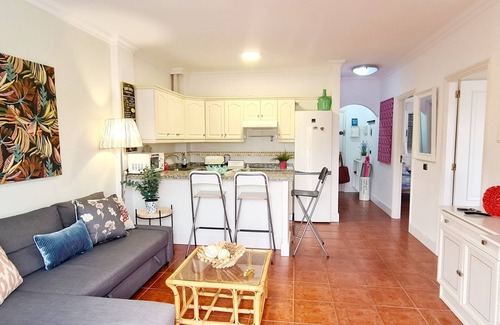Puerto de la Cruz Condo | NEAR BEACH. 90 METER. 2 DOUBLE ROOMS. KITCHEN GREAT TERRACE SEA VIEWS. WIFIPARKING